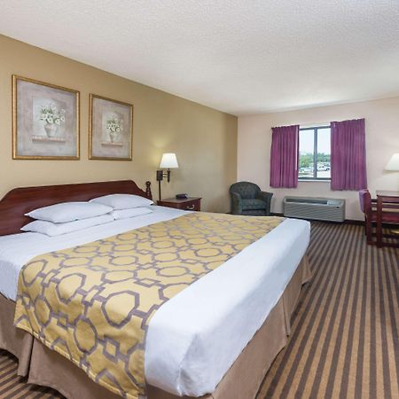 Baymont By Wyndham Metropolis Hotel Bagian luar foto