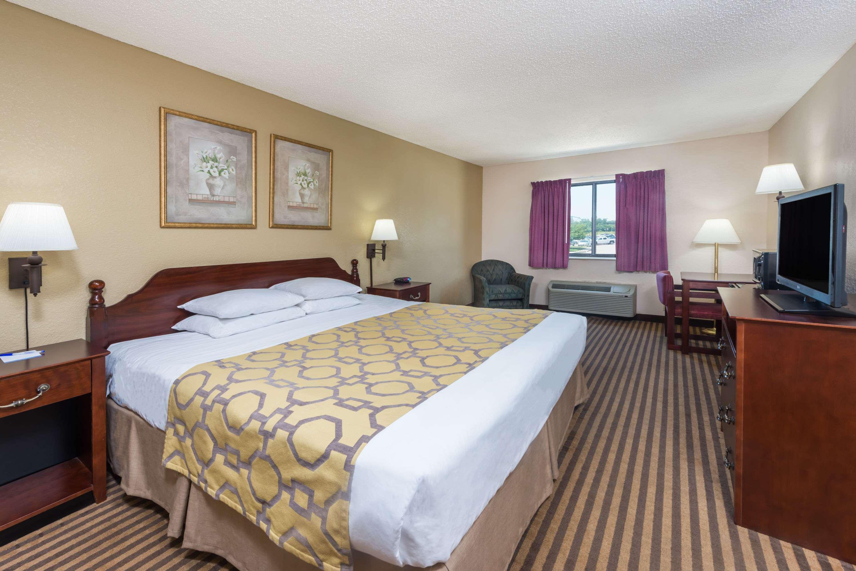 Baymont By Wyndham Metropolis Hotel Bagian luar foto