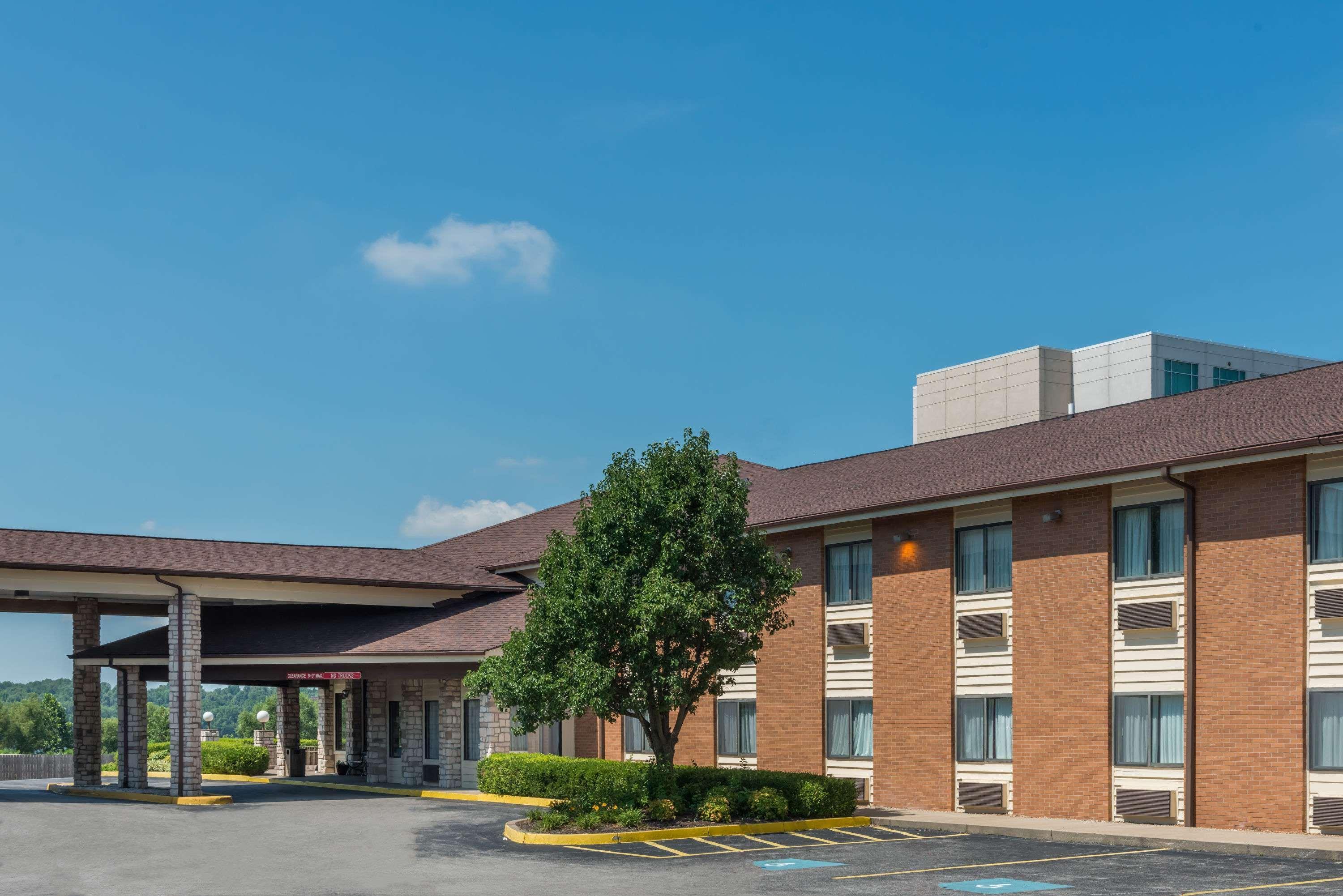 Baymont By Wyndham Metropolis Hotel Bagian luar foto