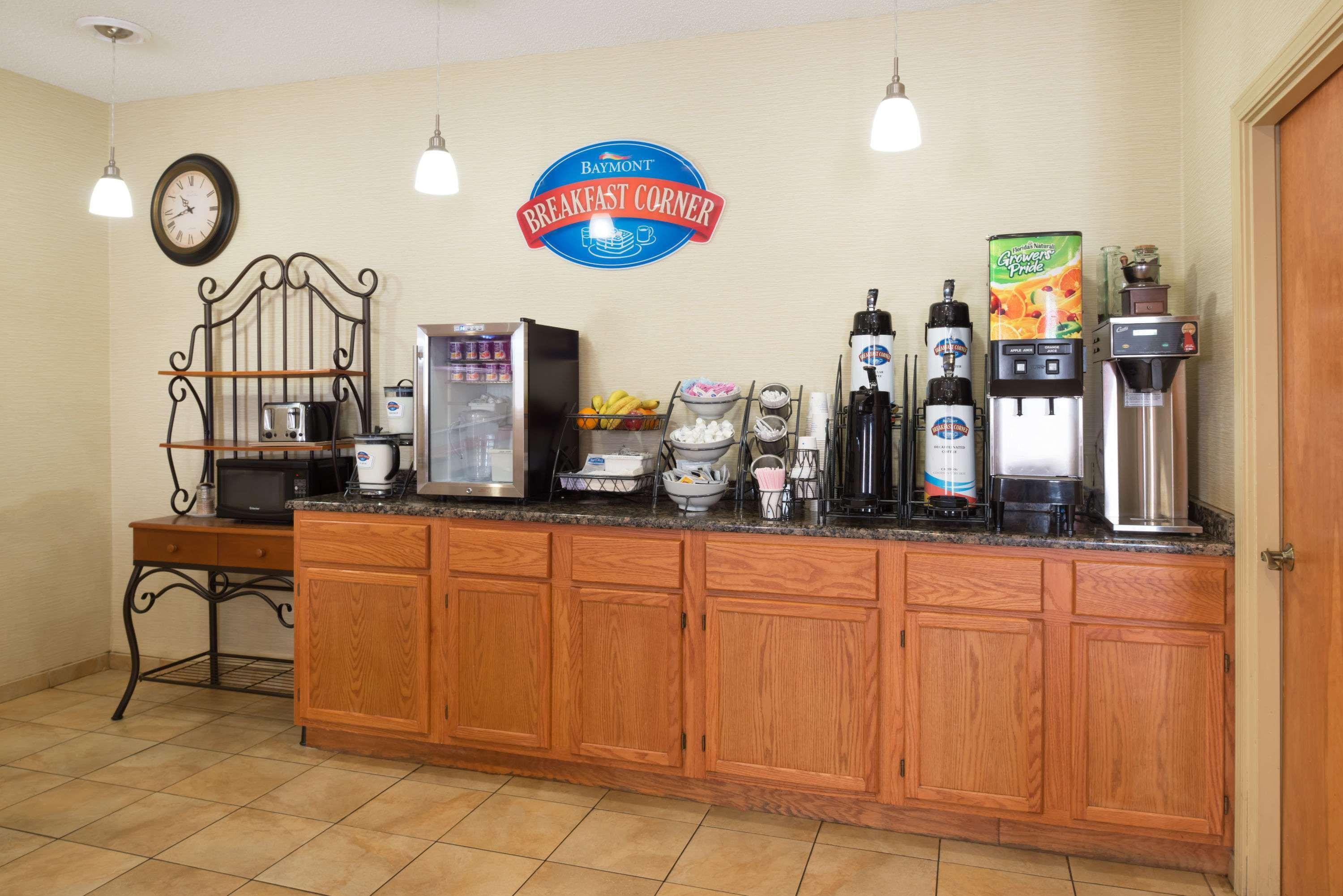 Baymont By Wyndham Metropolis Hotel Bagian luar foto