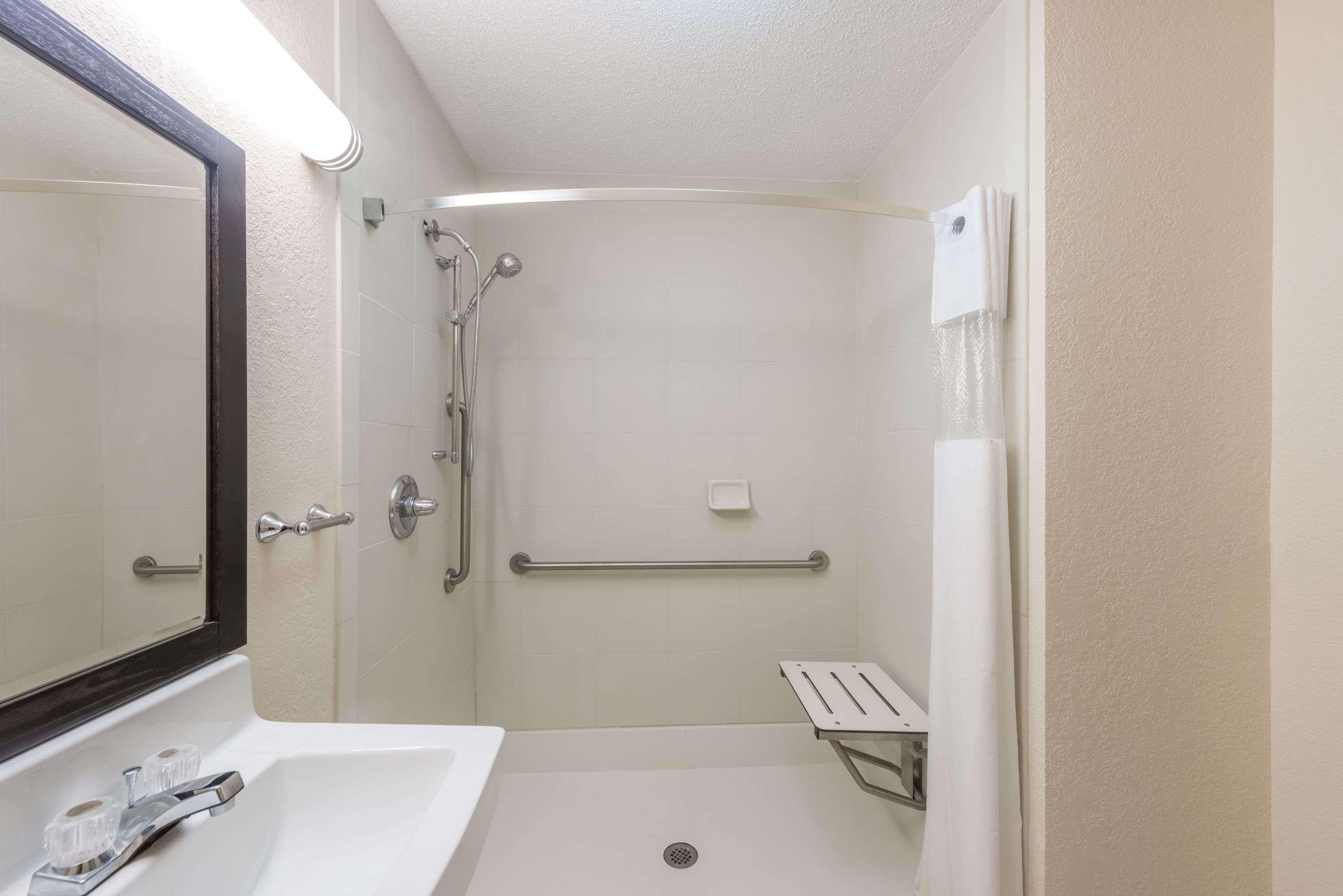 Baymont By Wyndham Metropolis Hotel Bagian luar foto