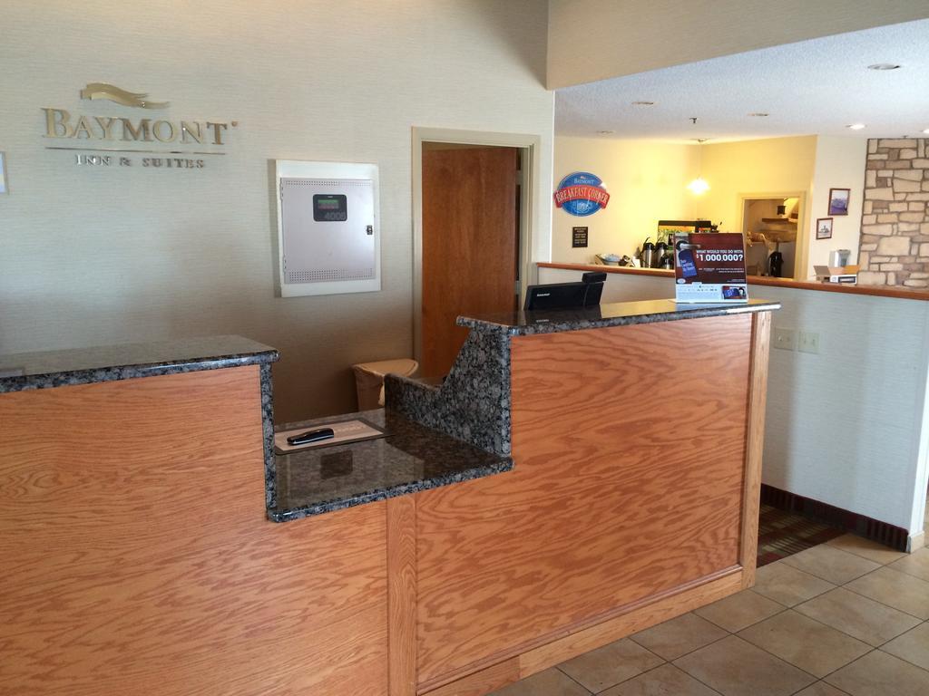 Baymont By Wyndham Metropolis Hotel Bagian luar foto